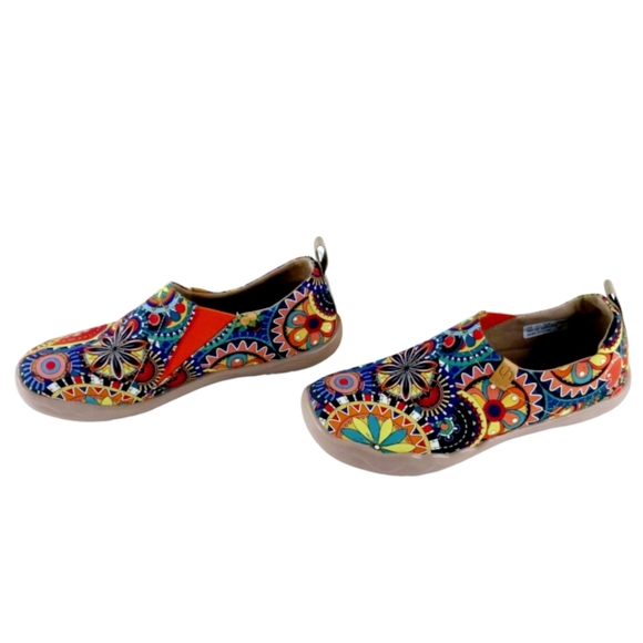 NWT *UIN Women's Blossom Painted Fashion Sneaker Canvas Slip-On Shoes (size 9) - Picture 4 of 8
